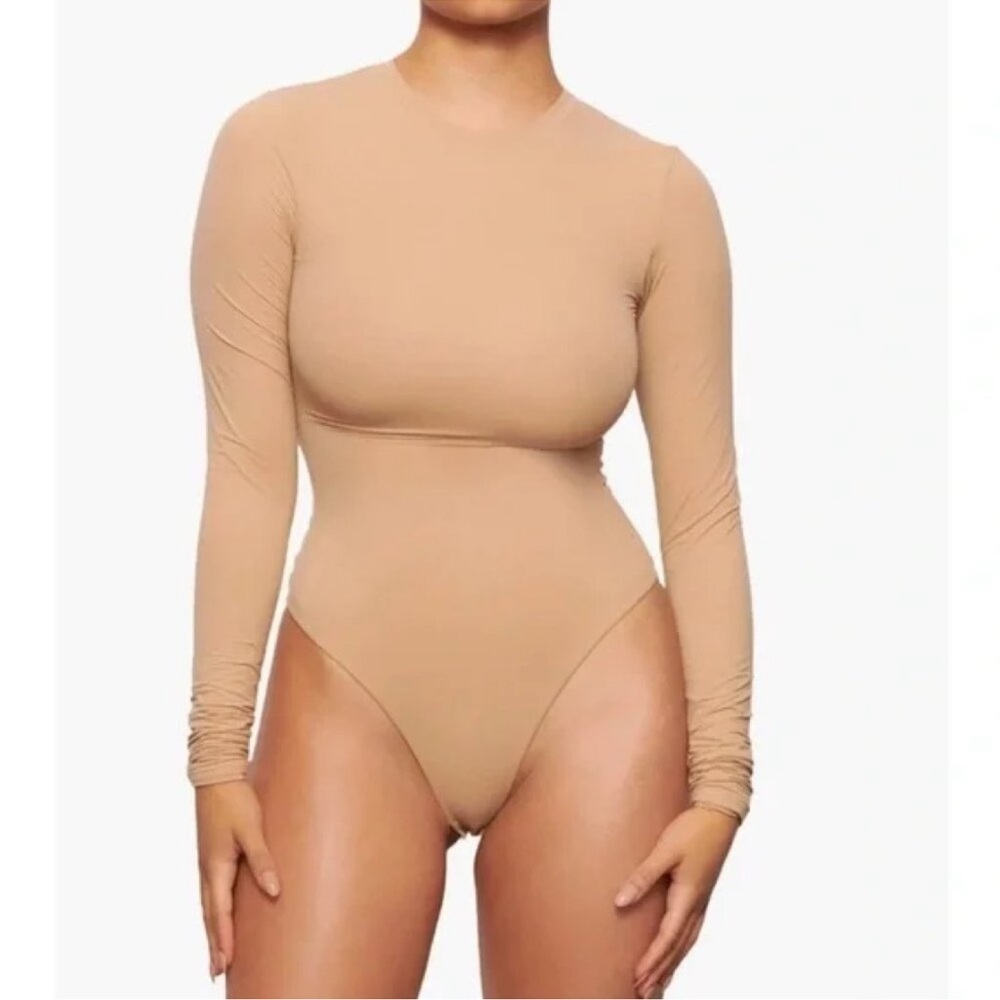 NWT SKIMS FITS EVERYBODY LONG SLEEVE CREW NECK BODYSUIT  Clay  Size 2x